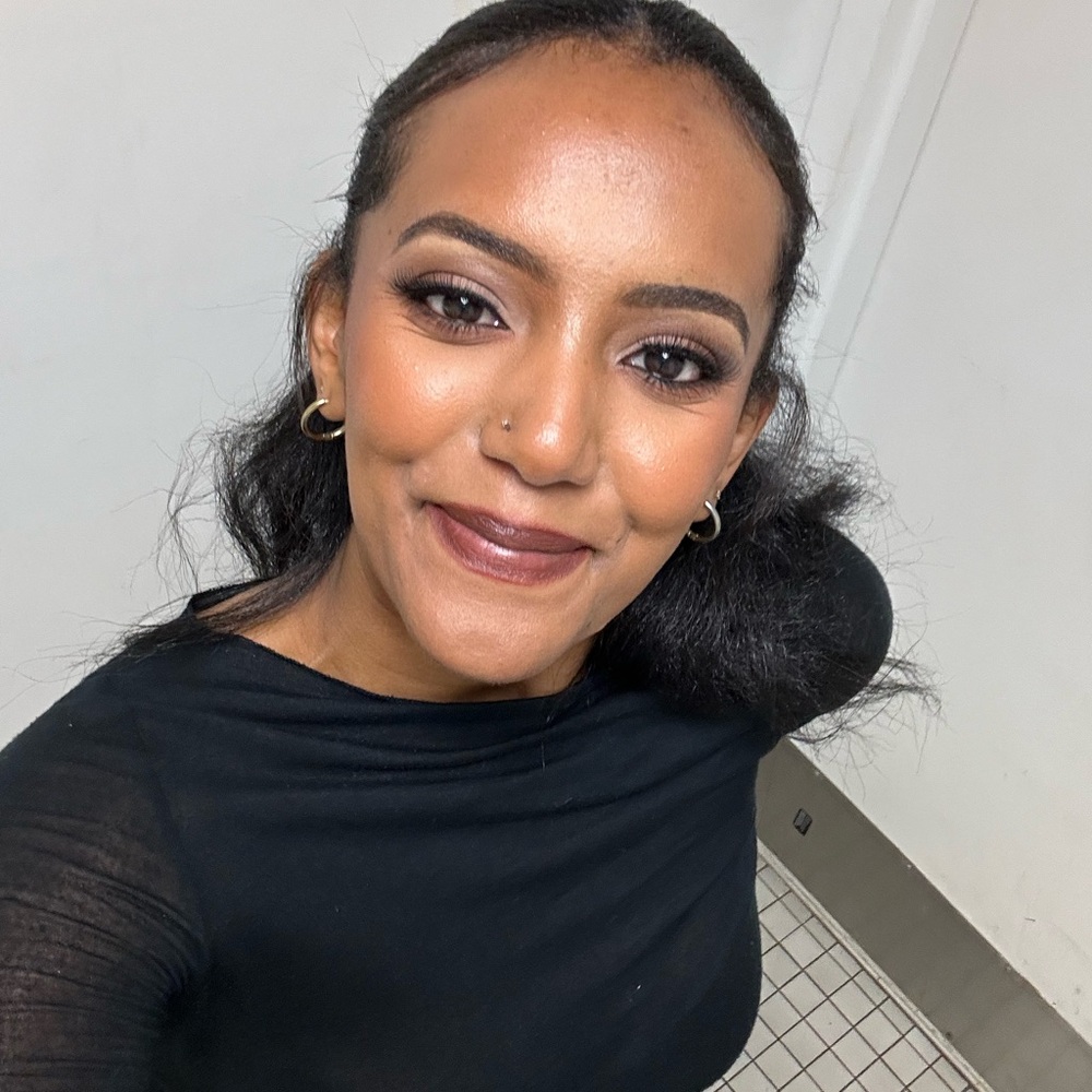 Meet your Posher, Abigail